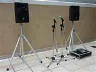 �A�i�E���X��BGM�ɍœK�X�s�[�J�[�@��